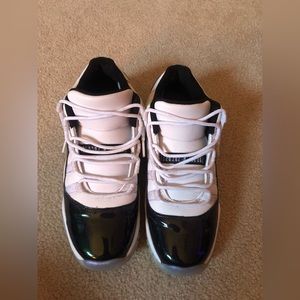 Emerald Jordan 11 low size 7y used good condition
